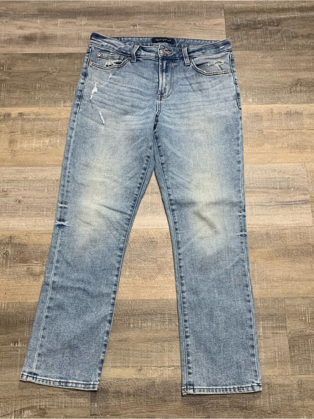 Aeropostale Women’s 30x30 Athletic Straight Jeans Distressed